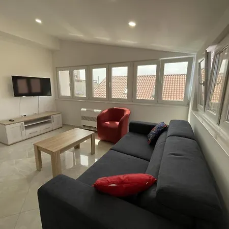 Charlize Apartment *